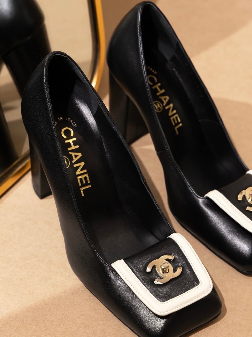 Chanel 26S Blazy Black White Square Turnlock Gold CC Logo Block Heel Pump 38.5 - Picture 4 of 16